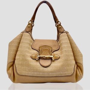 Gucci Pelham Shoulder Bag serial number 223958 is a pre-owned, 100% authentic